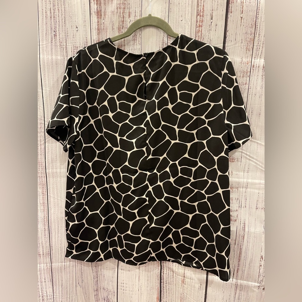Banana Republic black and tan shirt sleeved blouse